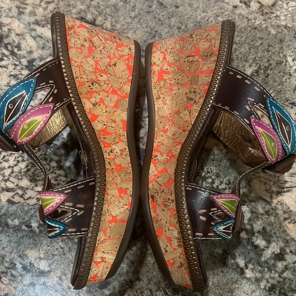 Spring Step Sandals - Picture 5 of 10